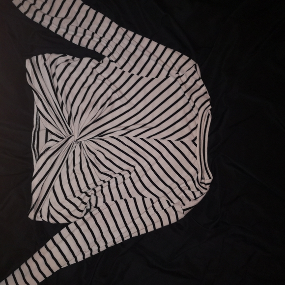 Illusion crop top (mock neck) - Picture 4 of 4